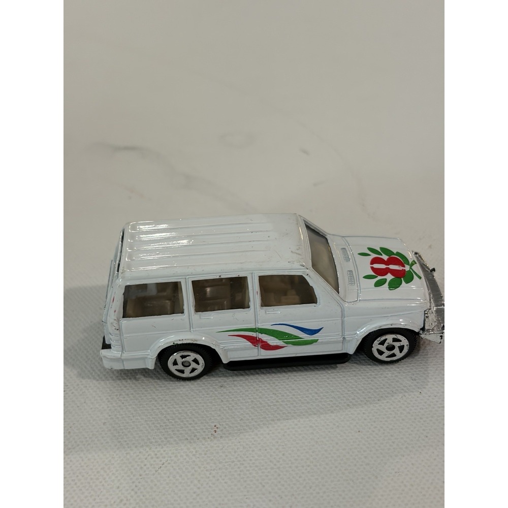 Mitsubishi Pajero Die Cast Car 1:51 Scale White SUV Toy Vehicle